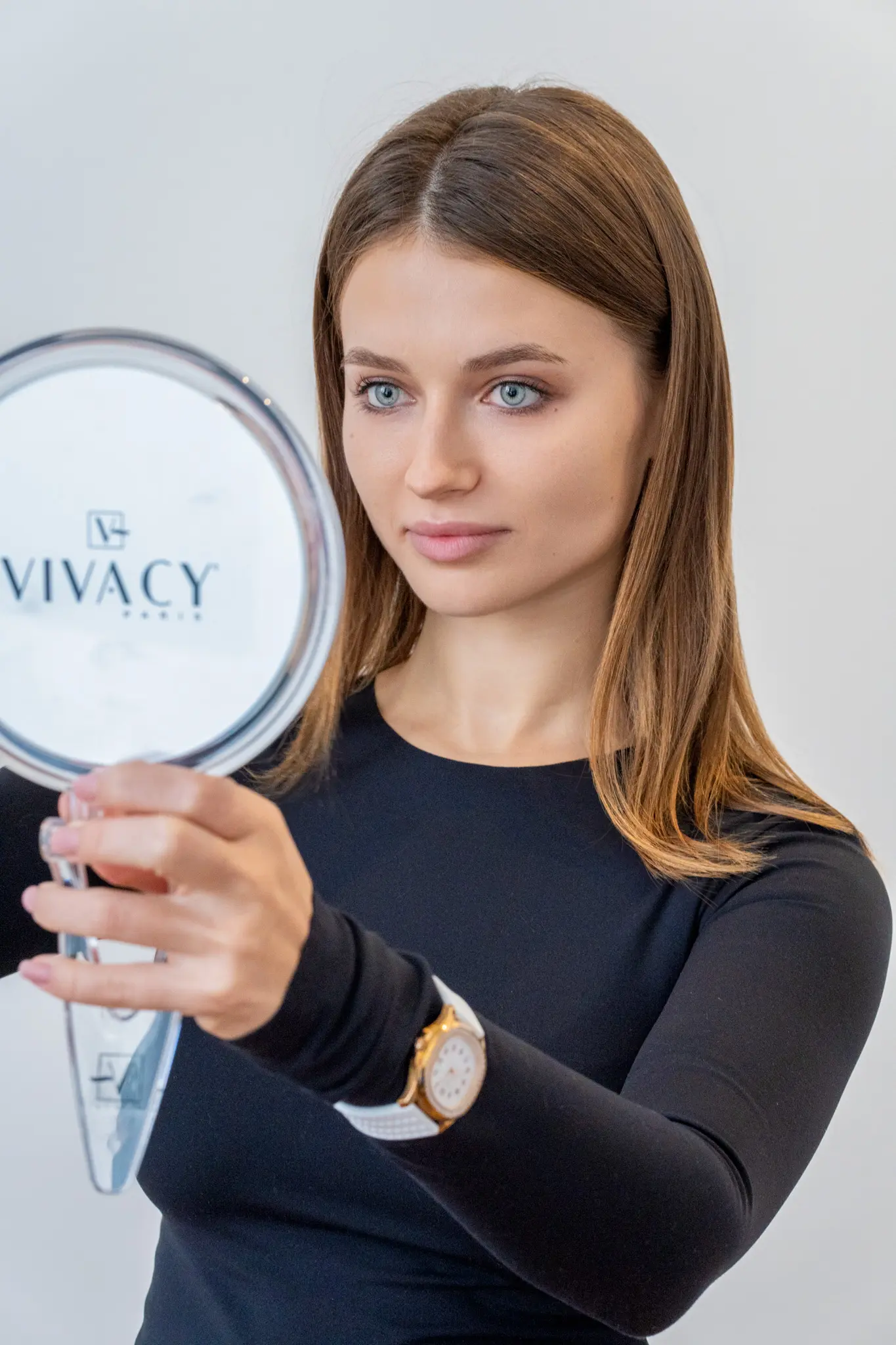 femme injection d'acide hyaluronique